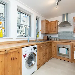 Pass The Keys Bright Modern One Bed - Centre Apartment Bath